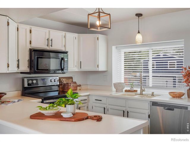 2460 Sunset Drive, Longmont, CO 80501