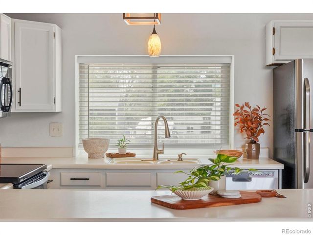 2460 Sunset Drive, Longmont, CO 80501
