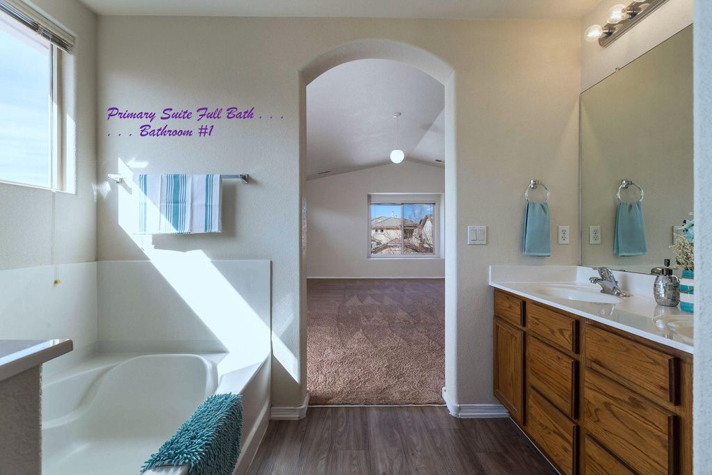 Image 11 of property listing at 2408 Falesco Road SE, Rio Rancho, NM 87124