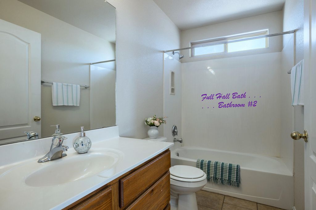 Image 14 of property listing at 2408 Falesco Road SE, Rio Rancho, NM 87124