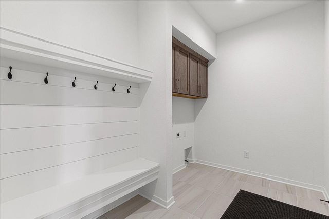 W251N2399 Valleyview CIRCLE, Pewaukee, WI 53072