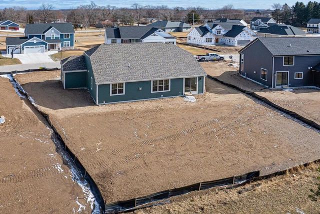 W251N2399 Valleyview CIRCLE, Pewaukee, WI 53072