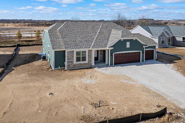 W251N2399 Valleyview CIRCLE, Pewaukee, WI 53072