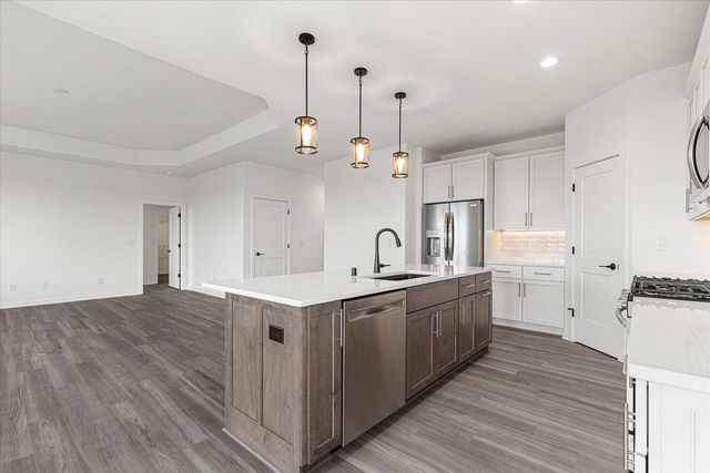 W251N2399 Valleyview CIRCLE, Pewaukee, WI 53072