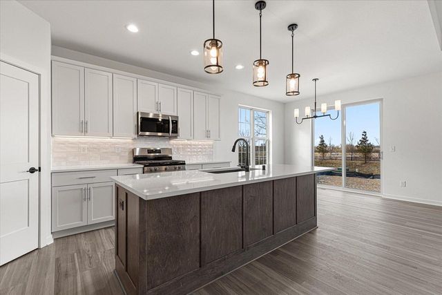 W251N2399 Valleyview CIRCLE, Pewaukee, WI 53072