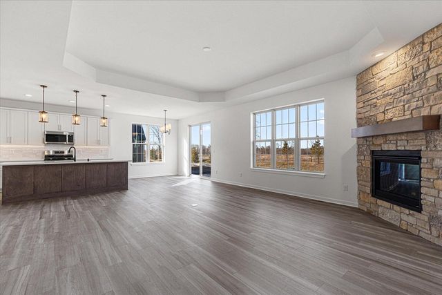 W251N2399 Valleyview CIRCLE, Pewaukee, WI 53072