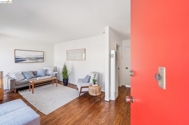 3241 Briggs Ave, Alameda, CA 94501