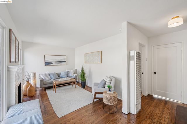 3241 Briggs Ave, Alameda, CA 94501