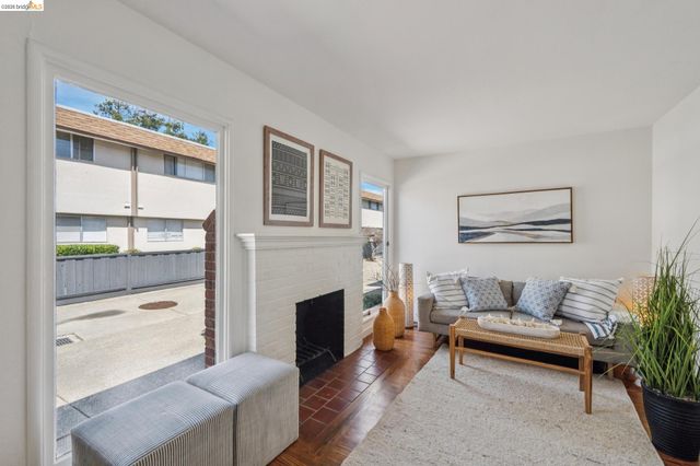 3241 Briggs Ave, Alameda, CA 94501