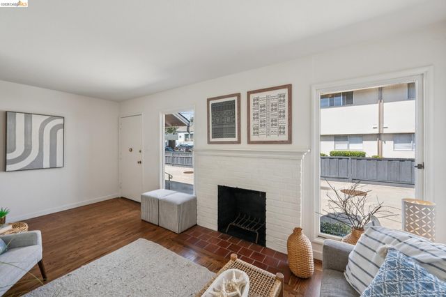 3241 Briggs Ave, Alameda, CA 94501