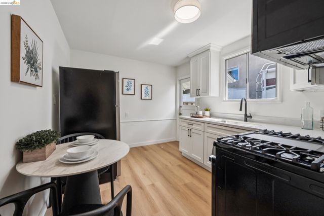 3241 Briggs Ave, Alameda, CA 94501