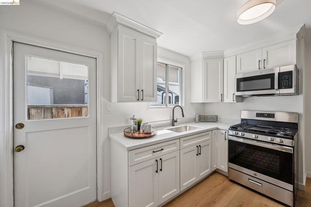 3241 Briggs Ave, Alameda, CA 94501