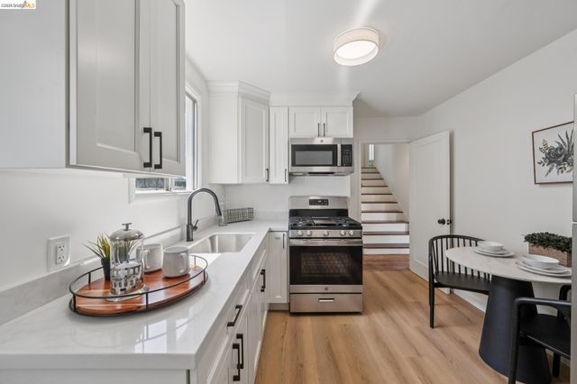 3241 Briggs Ave, Alameda, CA 94501