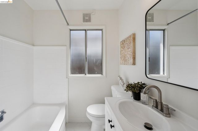 3241 Briggs Ave, Alameda, CA 94501