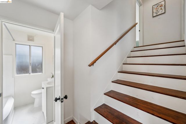 3241 Briggs Ave, Alameda, CA 94501