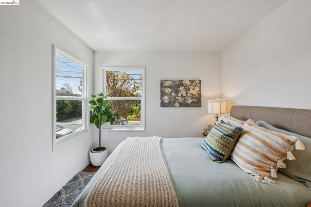 3241 Briggs Ave, Alameda, CA 94501