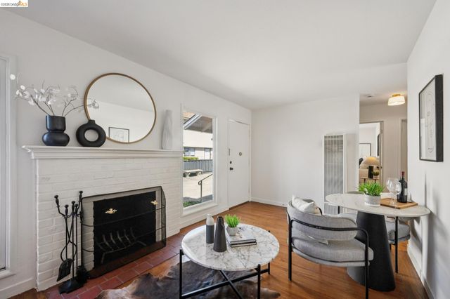 3241 Briggs Ave, Alameda, CA 94501