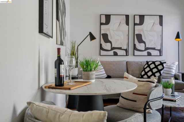 3241 Briggs Ave, Alameda, CA 94501