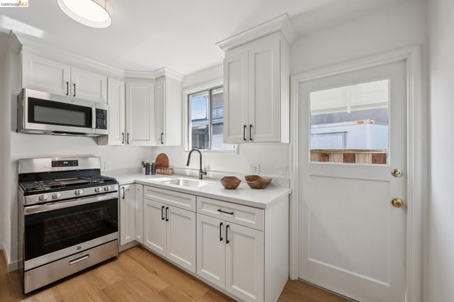 3241 Briggs Ave, Alameda, CA 94501