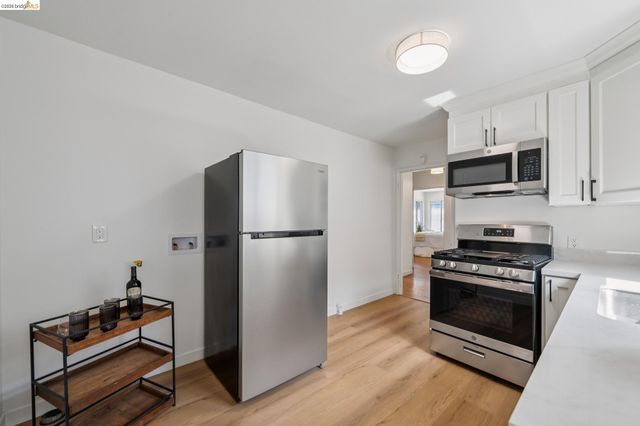 3241 Briggs Ave, Alameda, CA 94501