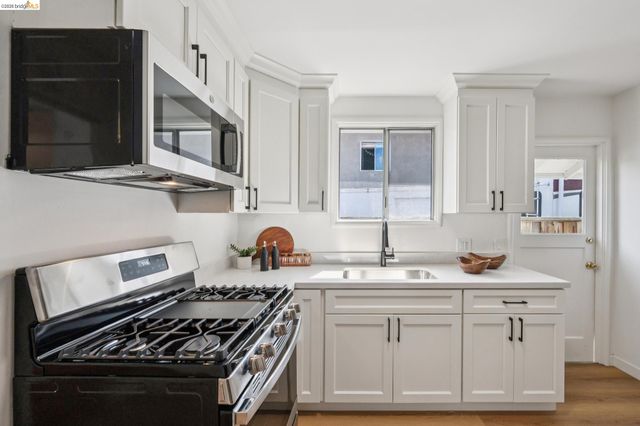 3241 Briggs Ave, Alameda, CA 94501