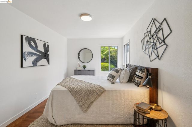 3241 Briggs Ave, Alameda, CA 94501