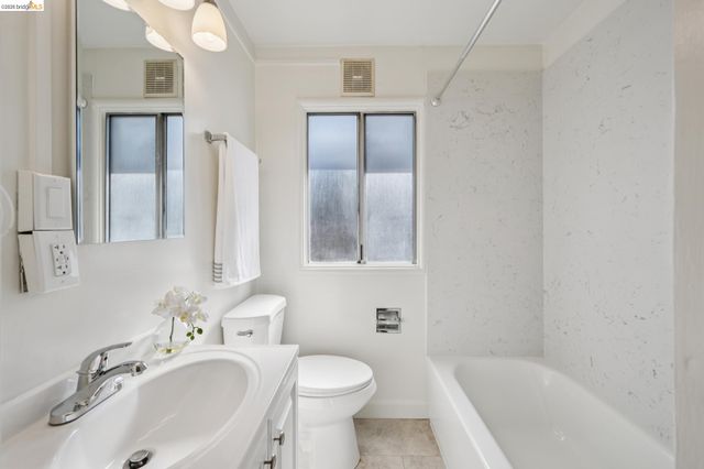 3241 Briggs Ave, Alameda, CA 94501