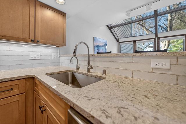 12 Oak Creek Trail, Madison, WI 53717