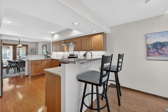 12 Oak Creek Trail, Madison, WI 53717