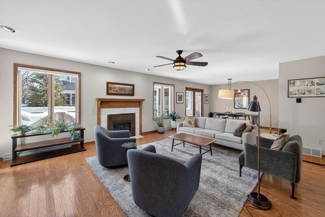 12 Oak Creek Trail, Madison, WI 53717