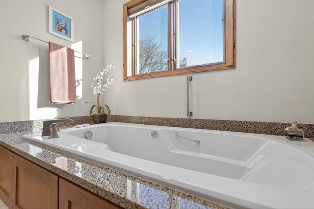 12 Oak Creek Trail, Madison, WI 53717