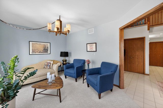 12 Oak Creek Trail, Madison, WI 53717