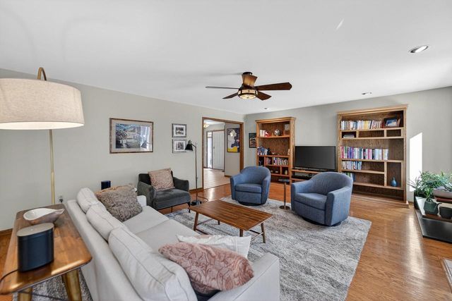 12 Oak Creek Trail, Madison, WI 53717