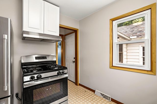 521 E 3rd Street, New Richmond, WI 54017