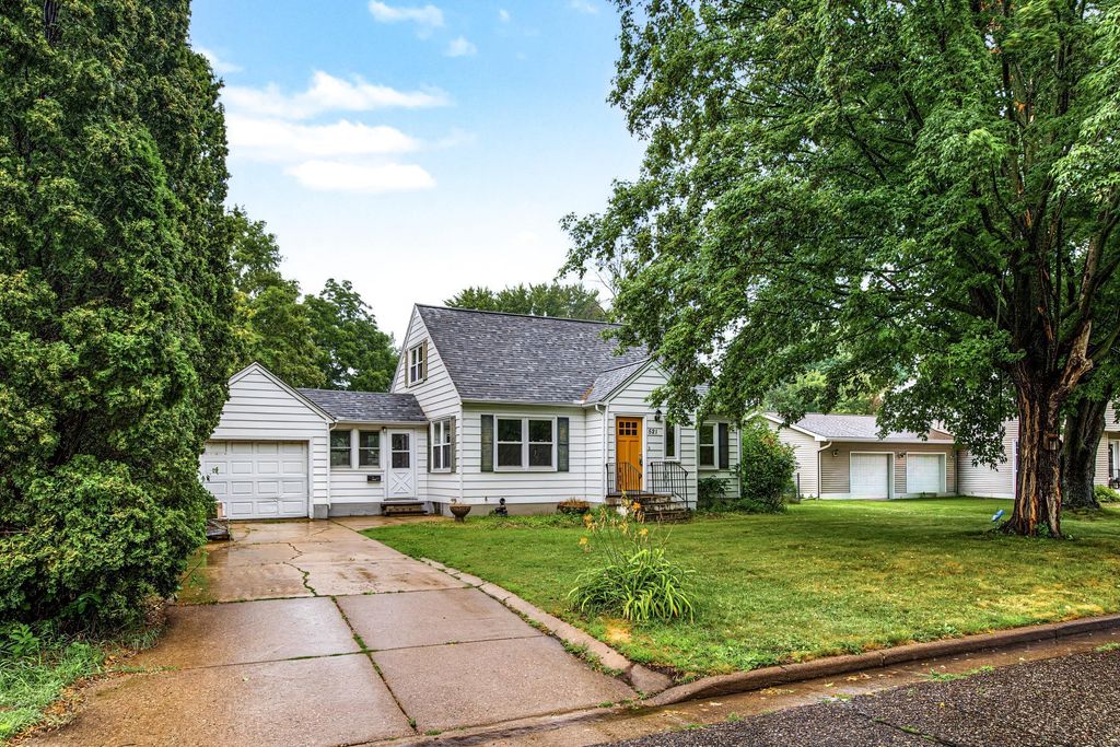521 E 3rd Street, New Richmond, WI 54017