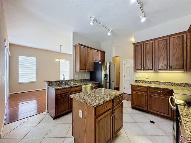 468 PINEWOOD DR, Davenport, FL 33896