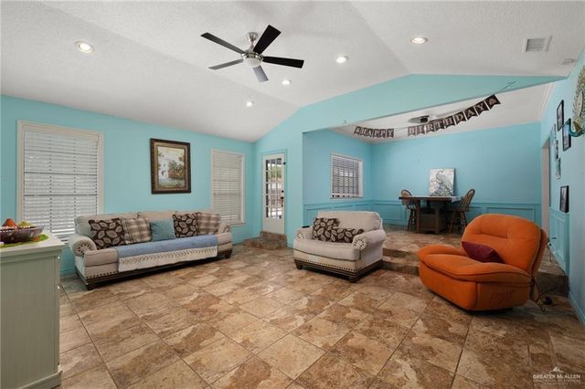 400 W Iris Avenue W, Mcallen, TX 78501