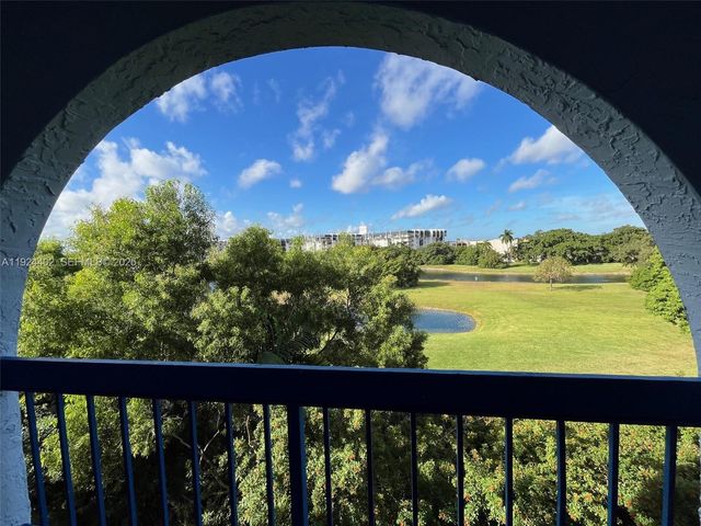 9460 Fontainebleau Blvd 533, Miami, FL 33172