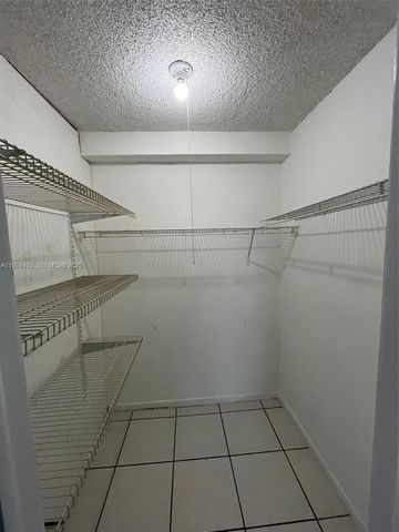 9460 Fontainebleau Blvd 533, Miami, FL 33172