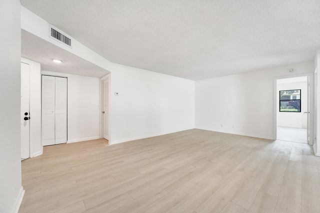 3359 Lucerne Park Drive, Greenacres, FL 33467
