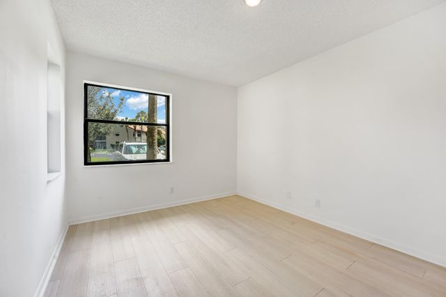 3359 Lucerne Park Drive, Greenacres, FL 33467