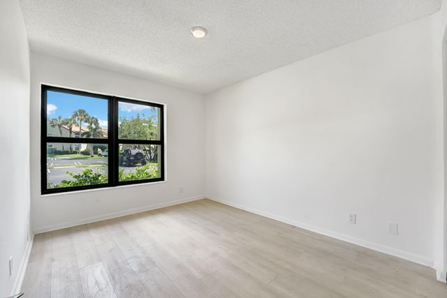 3359 Lucerne Park Drive, Greenacres, FL 33467