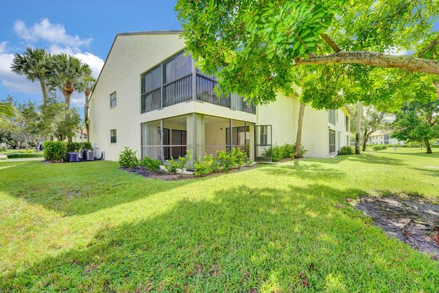 3359 Lucerne Park Drive, Greenacres, FL 33467