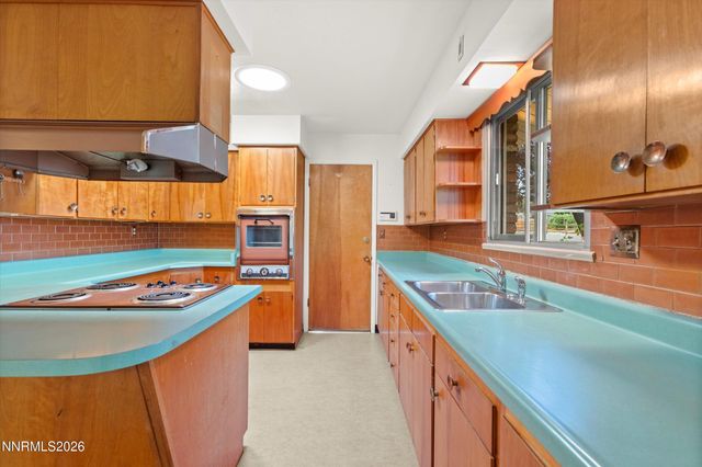 700 Hunter Place, Reno, NV 89519
