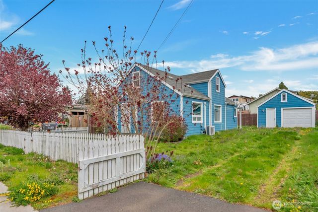 2916 Robin Avenue, Bremerton, WA 98310
