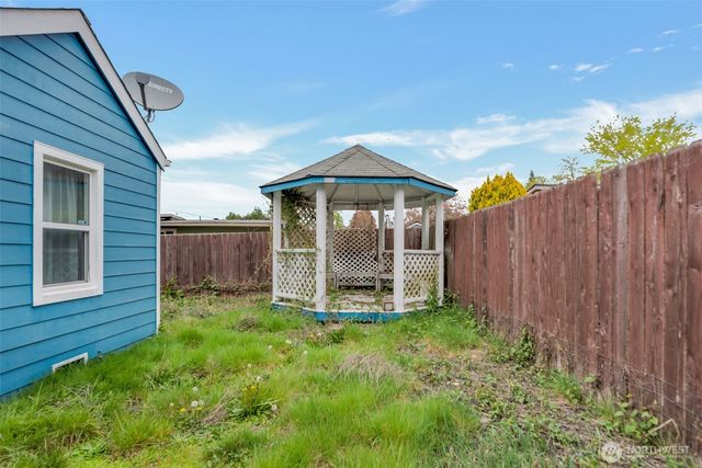 2916 Robin Avenue, Bremerton, WA 98310