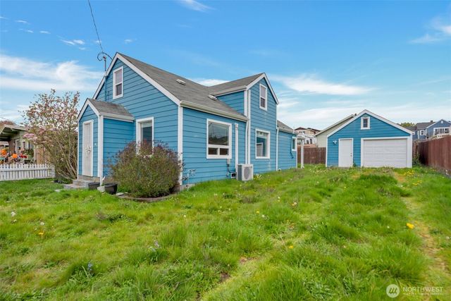2916 Robin Avenue, Bremerton, WA 98310