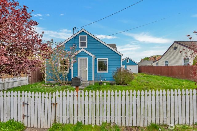 2916 Robin Avenue, Bremerton, WA 98310