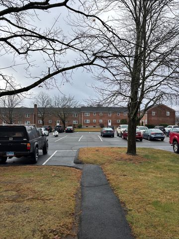 49 Grandview Drive A, Farmington, CT 06032