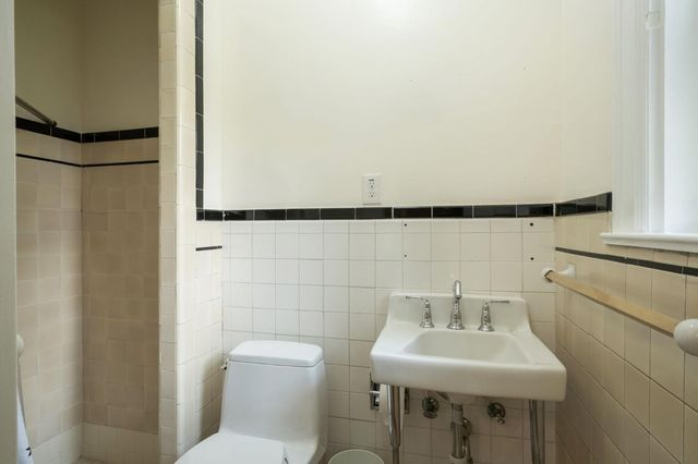 4175 N Van Ness Boulevard, Fresno, CA 93704